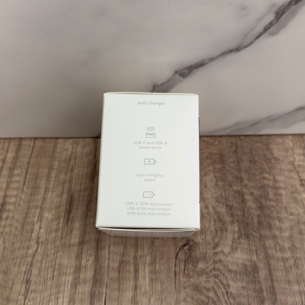 heyday Artist Series Wall Charger USB-C‎ and USB-A Power Delivery - Picture 3 of 4